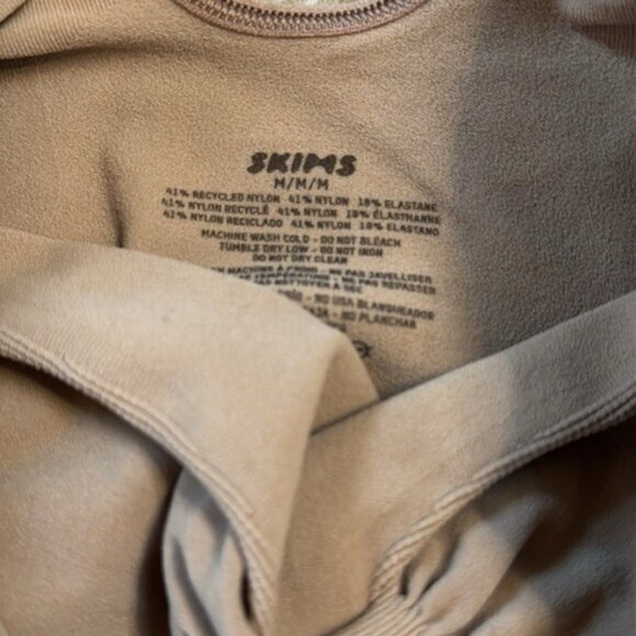 SKIMS Sculpting Scoop Neck Thong Bodysuit Sienna Brown M (US 6-8) NWOT MSRP $70 - Picture 3 of 7